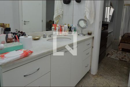 Apartamento à venda com 180m², 3 quartos e 2 vagasBanheiro 