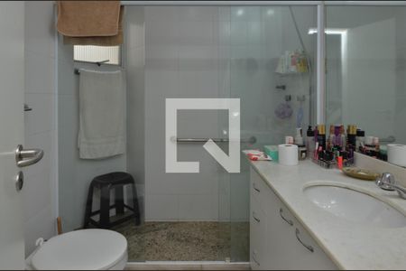 Apartamento à venda com 180m², 3 quartos e 2 vagasBanheiro 