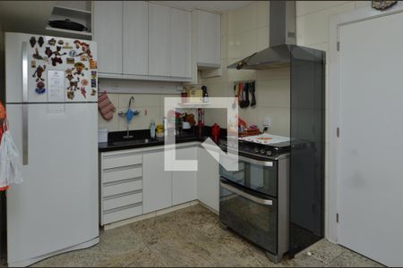 Apartamento à venda com 180m², 3 quartos e 2 vagasCozinha 