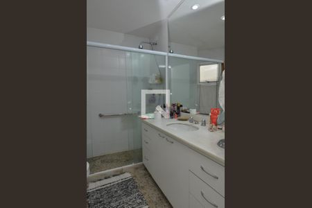 Apartamento à venda com 180m², 3 quartos e 2 vagasBanheiro 
