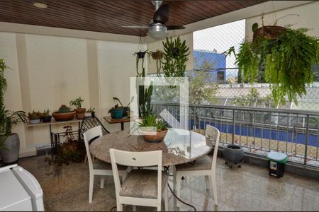 Apartamento à venda com 180m², 3 quartos e 2 vagasVaranda