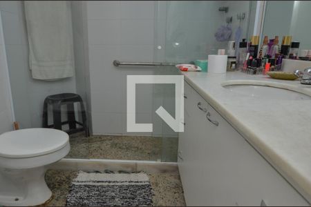 Apartamento à venda com 180m², 3 quartos e 2 vagasBanheiro 