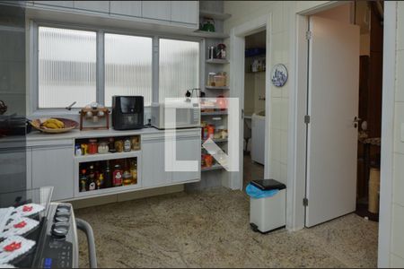 Apartamento à venda com 180m², 3 quartos e 2 vagasCozinha 