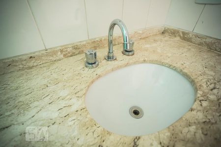 Apartamento à venda com 80m², 3 quartos e 2 vagas Apartamento à venda com 80m², 3 quartos e 2 vagasDetalhe - Banheiro 2