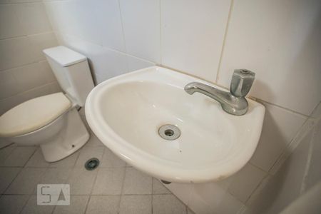 Apartamento à venda com 80m², 3 quartos e 2 vagas Apartamento à venda com 80m², 3 quartos e 2 vagasDetalhe - Banheiro de Serviço