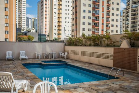 Apartamento à venda com 80m², 3 quartos e 2 vagas Apartamento à venda com 80m², 3 quartos e 2 vagasÁrea comum - Piscina