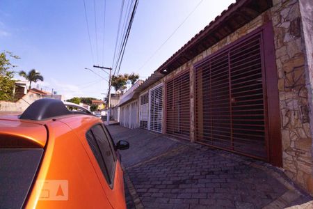Casa à venda com 120m², 3 quartos e 2 vagas Casa à venda com 120m², 3 quartos e 2 vagasFachada