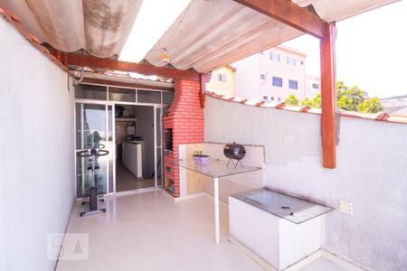 Casa à venda com 120m², 3 quartos e 2 vagas Casa à venda com 120m², 3 quartos e 2 vagasTerraço