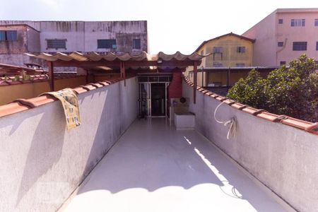 Casa à venda com 120m², 3 quartos e 2 vagas Casa à venda com 120m², 3 quartos e 2 vagasTerraço