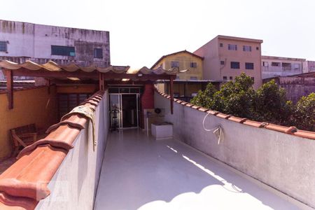 Casa à venda com 120m², 3 quartos e 2 vagas Casa à venda com 120m², 3 quartos e 2 vagasTerraço