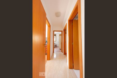 Corredor de apartamento para alugar com 3 quartos, 103m² em Vila Ipiranga, Porto Alegre