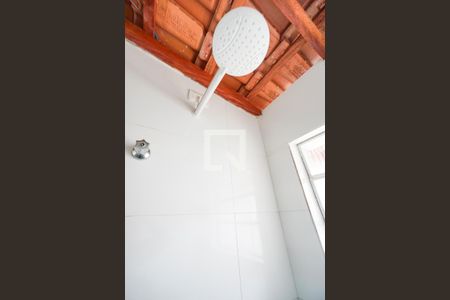 Casa para alugar com 100m², 2 quartos e 2 vagasChuveiro