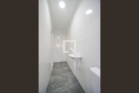 Casa para alugar com 100m², 2 quartos e 2 vagasBanheiro da suíte 02