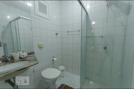 Banheiro de apartamento para alugar com 1 quarto, 40m² em Canasvieiras, Florianópolis