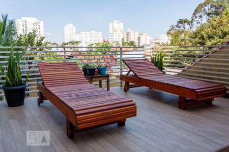 Casa à venda com 440m², 3 quartos e 7 vagas Casa à venda com 440m², 3 quartos e 7 vagasPiscina