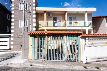 Casa à venda com 440m², 3 quartos e 7 vagas Casa à venda com 440m², 3 quartos e 7 vagasFachada