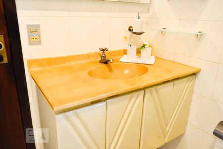 Casa à venda com 220m², 4 quartos e 3 vagasBanheiro