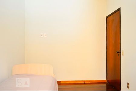 Casa à venda com 220m², 4 quartos e 3 vagasQuarto 2