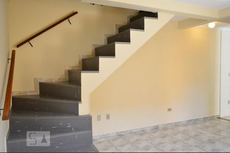 Casa à venda com 220m², 4 quartos e 3 vagasEscada