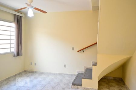 Casa à venda com 220m², 4 quartos e 3 vagasSala - Casa 2