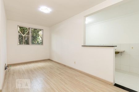 Sala  de Apartamento com 2 quartos, 42m² Itaquera