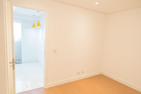 Quarto 2 de apartamento para alugar com 2 quartos, 53m² em Vila Esperança, São Paulo