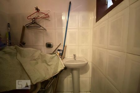 Casa à venda com 143m², 4 quartos e 3 vagasBanheiro de Serviço