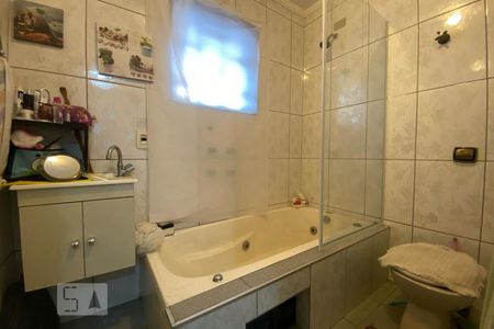 Casa à venda com 143m², 4 quartos e 3 vagasBanheiro da Suíte 1