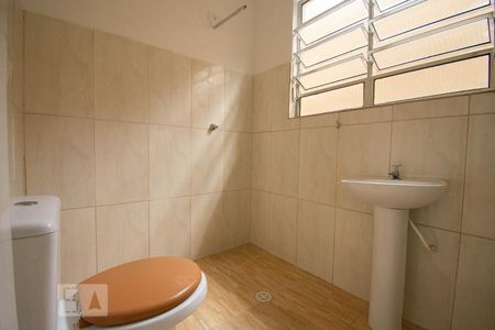 Casa para alugar com 70m², 1 quarto e 2 vagasBanheiro
