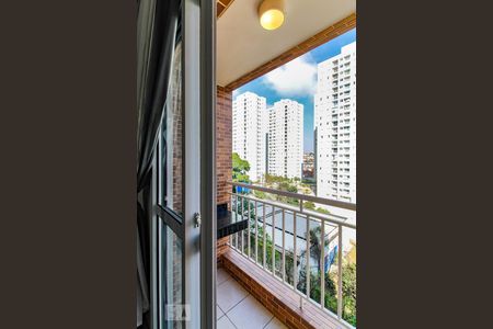 Varanda de apartamento à venda com 2 quartos, 58m² em Jardim Flor da Montanha, Guarulhos