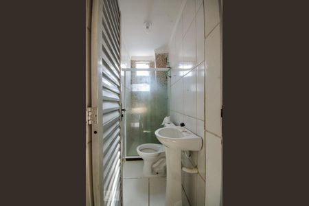Banheiro de kitnet/studio para alugar com 1 quarto, 44m² em Pituaçu, Salvador
