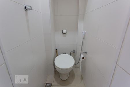 Apartamento à venda com 75m², 2 quartos e sem vaga Apartamento à venda com 75m², 2 quartos e sem vagaBanheiro de Serviço
