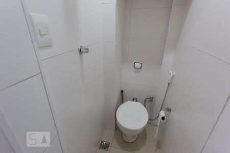 Apartamento à venda com 75m², 2 quartos e sem vaga Apartamento à venda com 75m², 2 quartos e sem vagaBanheiro de Serviço