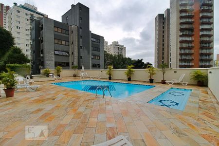 Apartamento à venda com 154m², 3 quartos e 2 vagas Apartamento à venda com 154m², 3 quartos e 2 vagasÁrea comum - Piscina