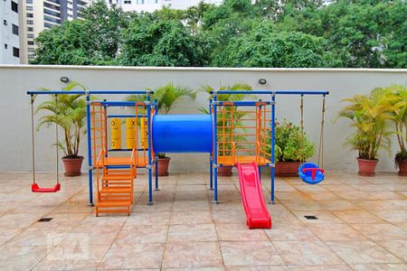Apartamento à venda com 154m², 3 quartos e 2 vagas Apartamento à venda com 154m², 3 quartos e 2 vagasÁrea Comum - Playground