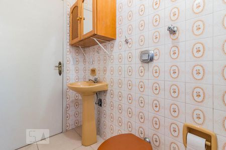 Banheiro de apartamento para alugar com 1 quarto, 38m² em Camaquã, Porto Alegre