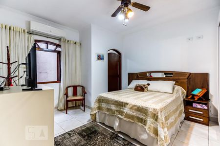 Casa à venda com 106m², 4 quartos e 2 vagasSuíte