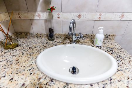 Casa à venda com 106m², 4 quartos e 2 vagasBanheiro da Suíte