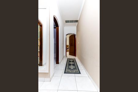 Casa à venda com 106m², 4 quartos e 2 vagasCorredor Quartos