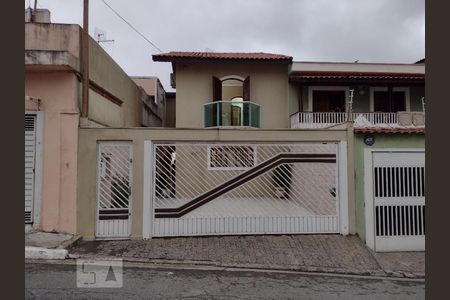 Casa à venda com 106m², 4 quartos e 2 vagasFachada