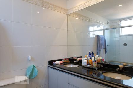 Apartamento à venda com 389m², 4 quartos e 4 vagasBanheiro da Suíte 2