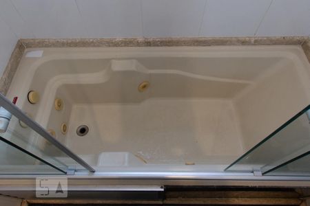 Apartamento à venda com 389m², 4 quartos e 4 vagasBanheiro da Suíte 2