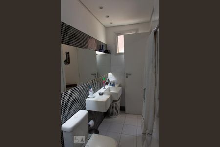 Apartamento à venda com 389m², 4 quartos e 4 vagasBanheiro da Suíte 1