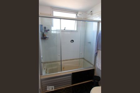 Apartamento à venda com 389m², 4 quartos e 4 vagasBanheiro da Suíte 2