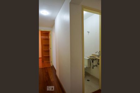 Corredor de apartamento para alugar com 4 quartos, 95m² em Vila Hamburguesa, São Paulo