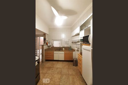 Casa à venda com 230m², 4 quartos e 1 vaga Casa à venda com 230m², 4 quartos e 1 vagaCozinha