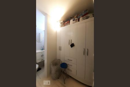 Casa à venda com 230m², 4 quartos e 1 vaga Casa à venda com 230m², 4 quartos e 1 vagaQuarto de Serviço