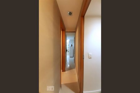 Casa à venda com 230m², 4 quartos e 1 vaga Casa à venda com 230m², 4 quartos e 1 vagaCorredor