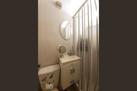 Casa à venda com 230m², 4 quartos e 1 vaga Casa à venda com 230m², 4 quartos e 1 vagaBanheiro de Serviço