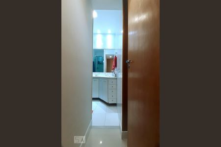 Casa à venda com 230m², 4 quartos e 1 vaga Casa à venda com 230m², 4 quartos e 1 vagaBanheiro Social